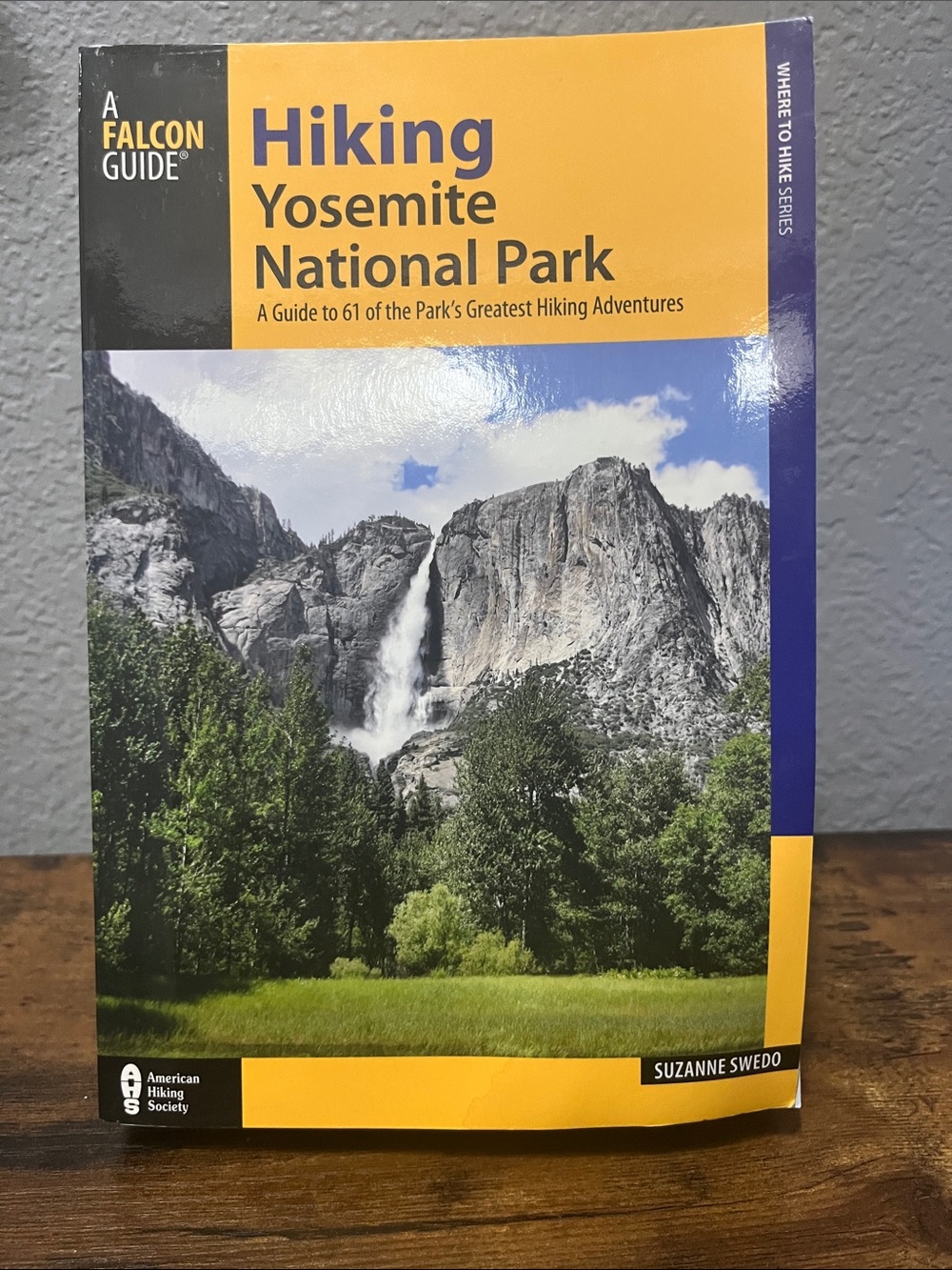 Falcon Guide Hiking: Yosemite National Park Guidebook - Yellow & Blue Cover
